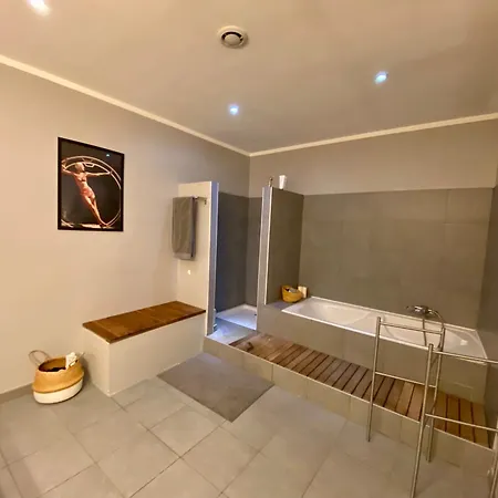 Villa Villa Elegante Avec Piscine A Montpellier 4P *